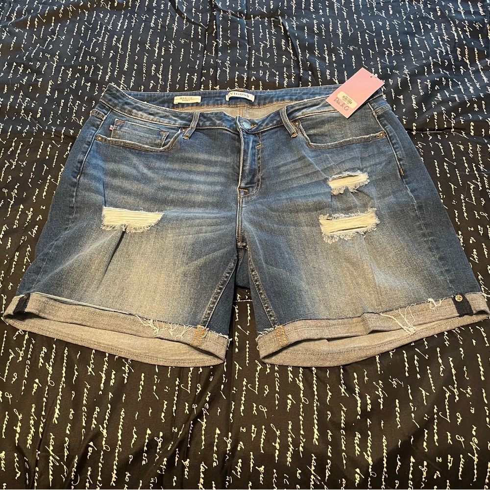 Distressed cuffed shorts
